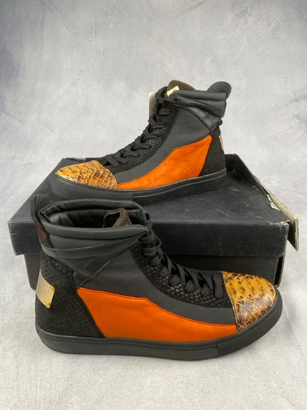 Lot 89  
            Nottingham Luxury Room - Delivery Only 

                
L'Homme de Maison Hightop Sneakers, Damaged Box - Size 43 (VAT ONLY PAYABLE ON BU...