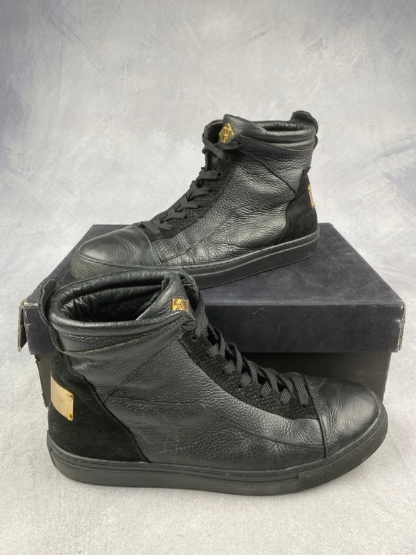 Lot 90  
            Nottingham Luxury Room - Delivery Only 

                
L'Homme de Maison Hightop Sneakers, Box - Size 44 (VAT ONLY PAYABLE ON BUYERS PRE...