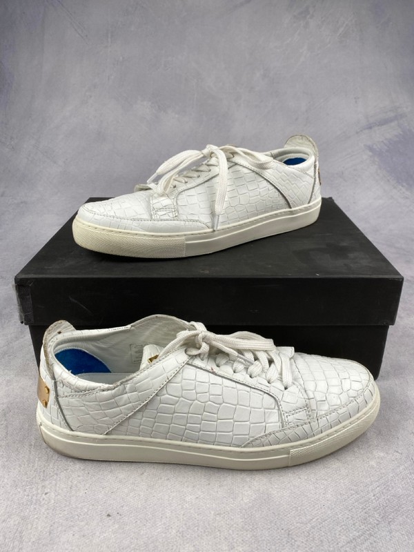 Lot 91  
            Nottingham Luxury Room - Delivery Only 

                
L'Homme de Maison Low Sneakers, Box - Size 44 (VAT ONLY PAYABLE ON BUYERS PREMIUM)