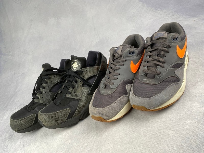 Lot 93  
            Nottingham Luxury Room - Delivery Only 

                
2x Nike Sneakers: Air Max 1 Sz 10 & Nike Huarache Sz 10(VAT ONLY PAYABLE ON BUYER...