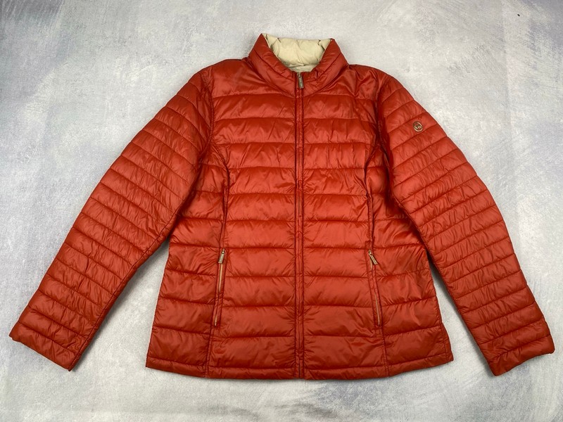 Lot 95  
            Nottingham Luxury Room - Delivery Only 

                
Michael Kors Puffer Jacket - Size L (VAT ONLY PAYABLE ON BUYERS PREMIUM)