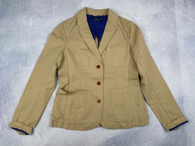 Lot 96  
            Nottingham Luxury Room - Delivery Only 

                
Fred Perry Jacket - Size UK 10 (VAT ONLY PAYABLE ON BUYERS PREMIUM)
