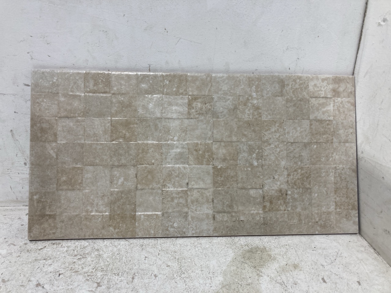 Lot 19  
            Birmingham - Collection Only 

                
QUANTITY OF ASSORTED WALL TILES TO INCLUDE A&M CERÁMICA CHELSEA MOS WF (APPROX 15...