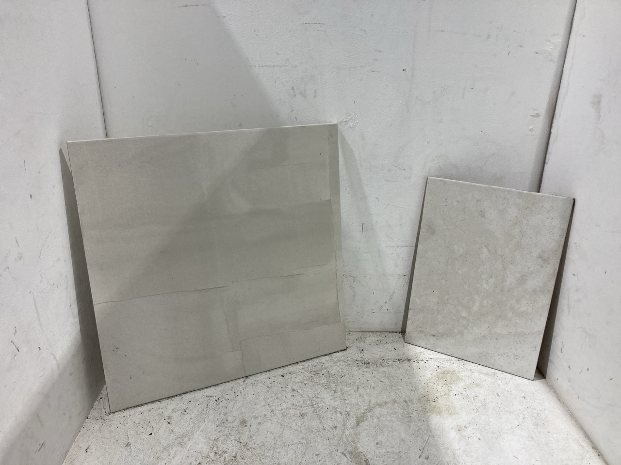 Lot 25  
            Birmingham - Collection Only 

                
QUANTITY OF ASSORTED WALL TILES TO INCLUDE KEROS CERAMICA PARK GRIS (APPROX 15 BO...