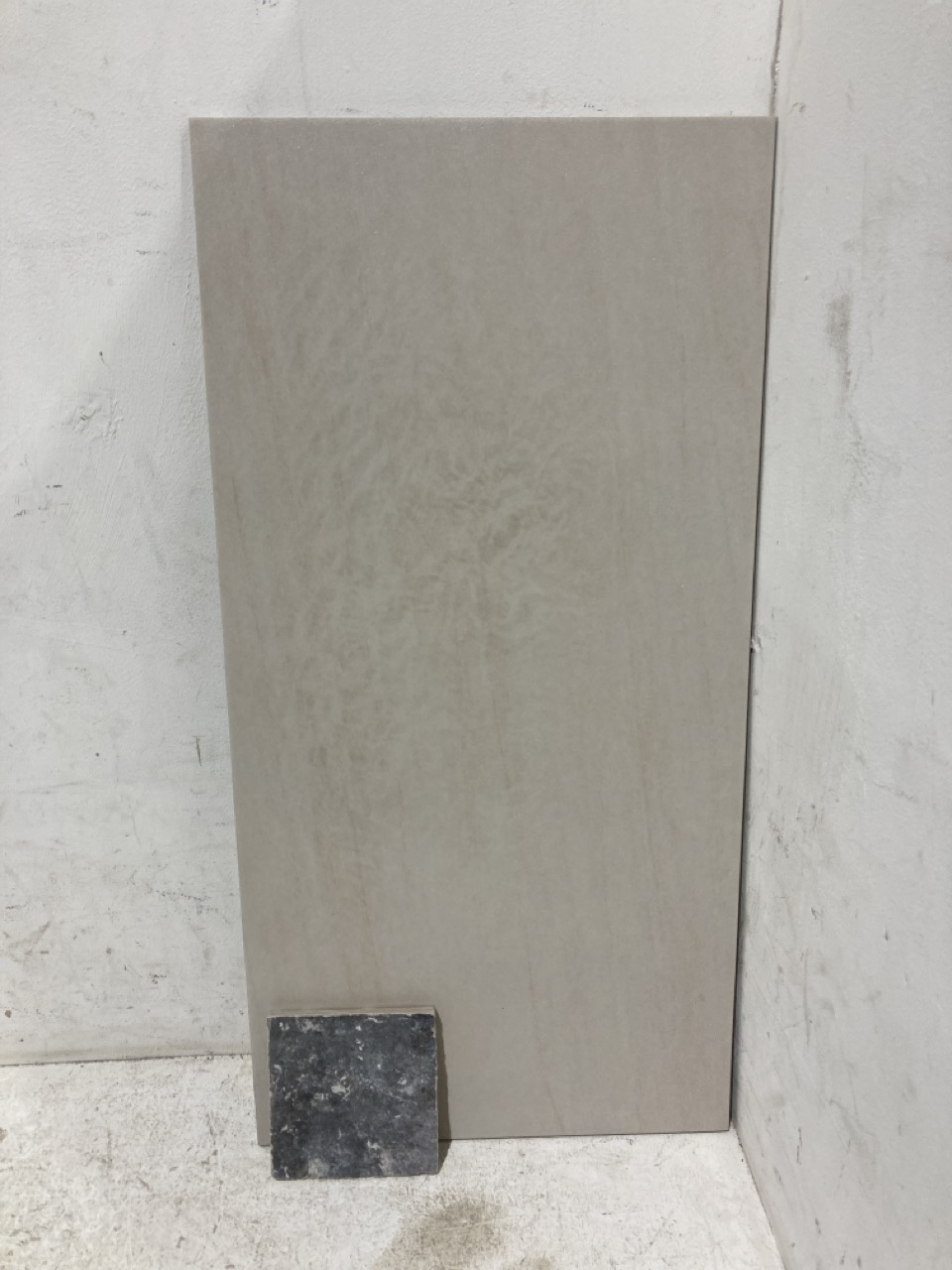 Lot 32  
            Birmingham - Collection Only 

                
QUANTITY OF ASSORTED WALL TILES TO INCLUDE SETTECENTO MOSAICI E CERAMICHE D'ARTE ...