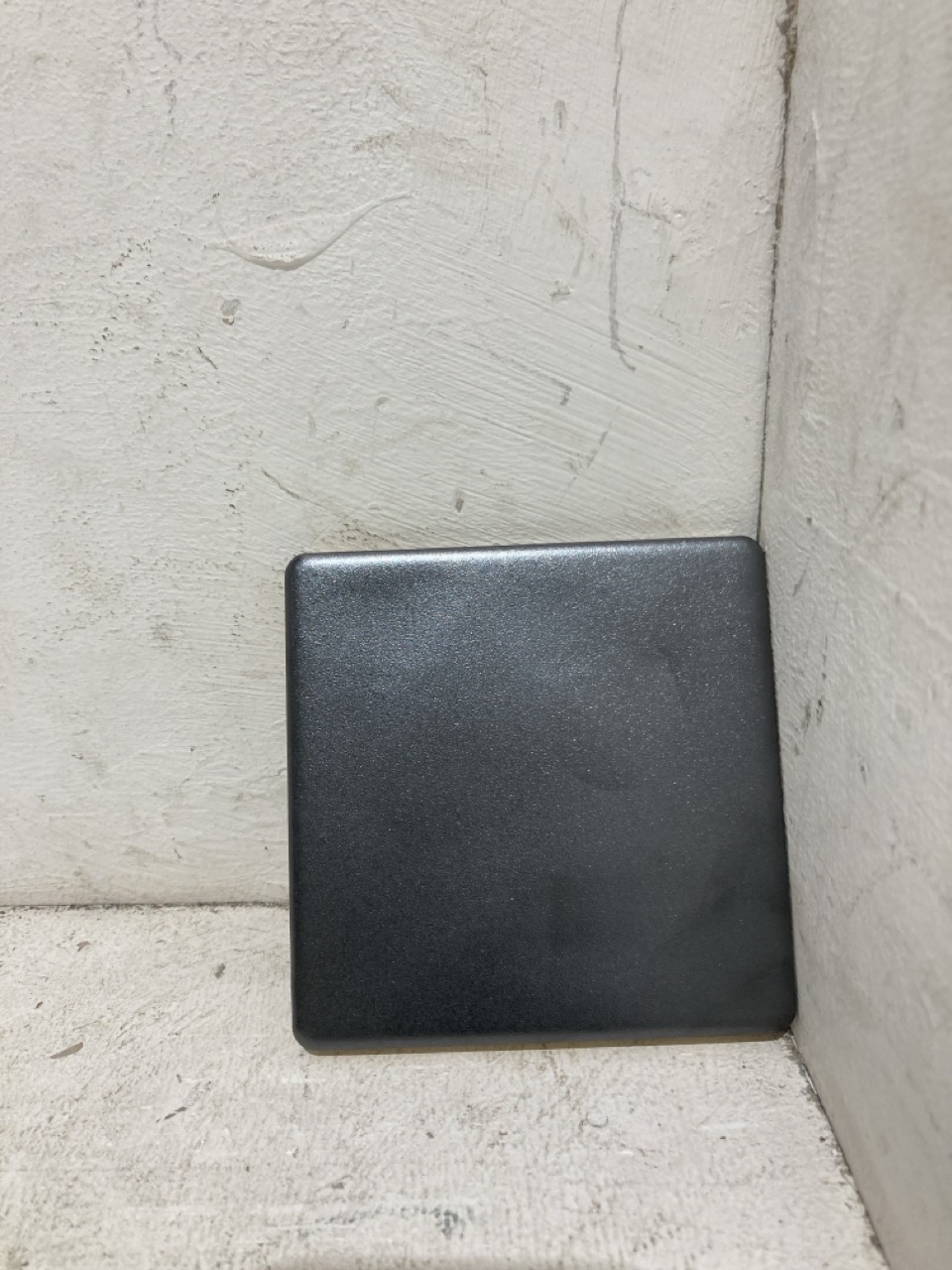 Lot 45  
            Birmingham - Collection Only 

                
QUANTITY OF UNBRANDED STEEL MATT WALL TILES (APPROX 65 BOXES)