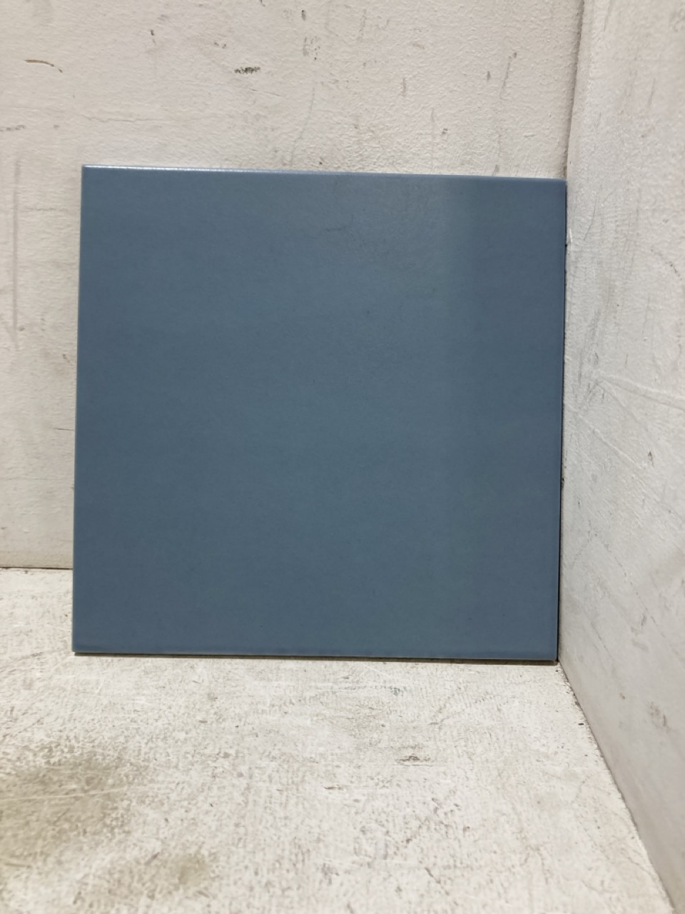 Lot 48  
            Birmingham - Collection Only 

                
QUANTITY OF OLIVIA WALL TILES FLORAL BLUE (APPROX 34 BOXES)