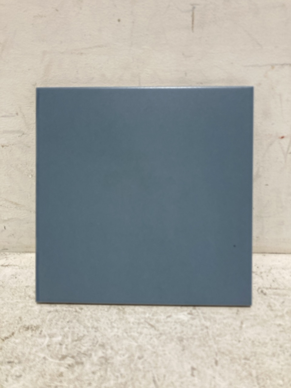 Lot 52  
            Birmingham - Collection Only 

                
QUANTITY OF OLIVIA WALL TILES FLORAL BLUE (APPROX 55 BOXES)