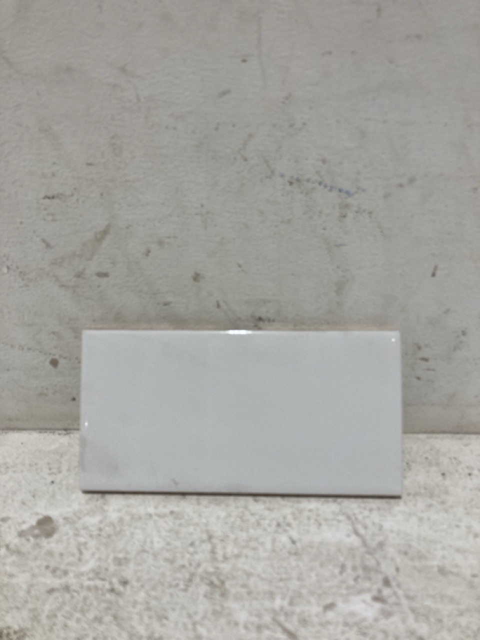 Lot 61  
            Birmingham - Collection Only 

                
QUANTITY OF EQUIPE EVOLUTION BLANCO BRILLO WALL TILES (APPROX 75 BOXES)