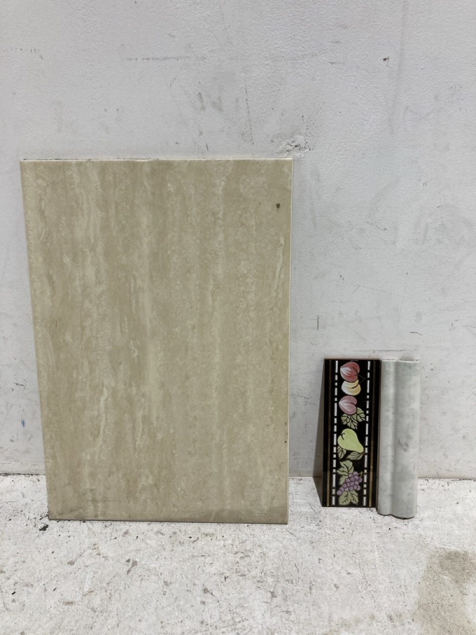 Lot 72  
            Birmingham - Collection Only 

                
QUANTITY OF ASSORTED WALL TILES TO INCLUDE ROCA ACROPOLIS BG (APPROX 45 BOXES)