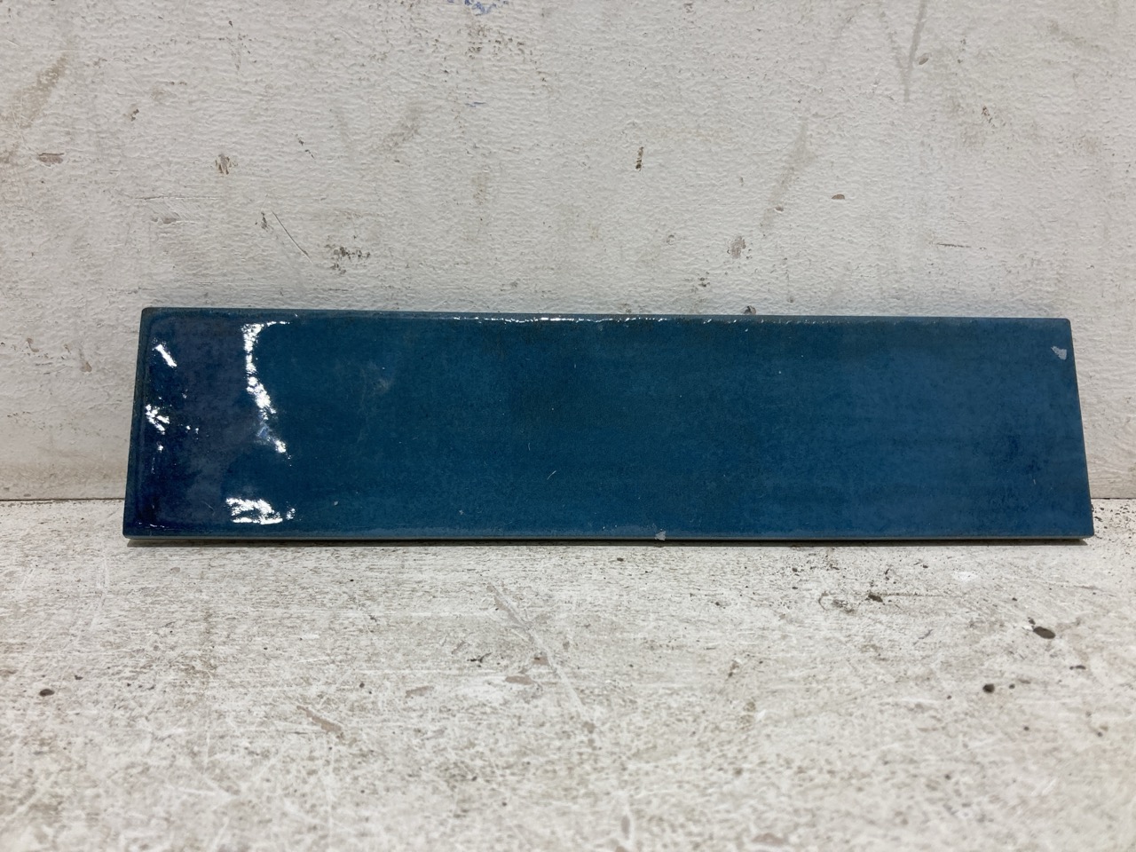 Lot 79  
            Birmingham - Collection Only 

                
QUANTITY OF SELF STYLE DERWENT MEMORY COBALT BLUE WALL TILES (APPROX 30 BOXES)