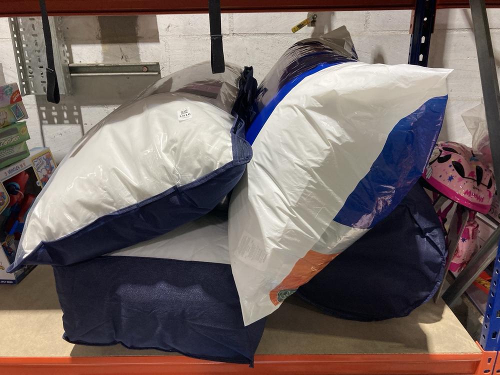 Lot 1816  
            Chesterfield SR45 - Parcel Delivery Only 

                
4 X ASSORTED BEDDING TO INCLUDE SILENTNIGHT SUPER SNUGGLY 2 PILLOWS (LOCATION: L17)