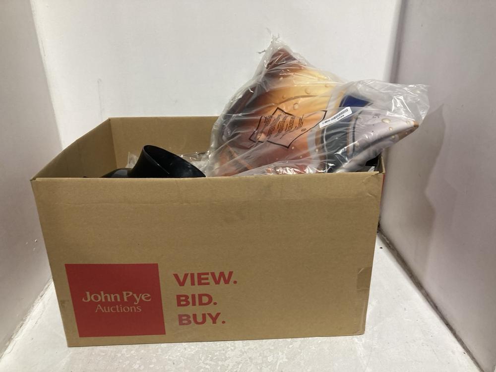 Lot 1858  
            Chesterfield SR45 - Parcel Delivery Only 

                
BOX OF ASSORTED COSTUMES TO INCLUDE DARTH VADOUR MASK (LOCATION: L1 SR46)