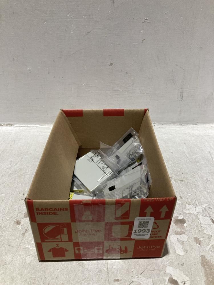 Lot 1993  
            Chesterfield SR44 - Parcel Delivery Only 

                
BOX OF ASSORTED PRINTER INK CARTRIDGES TO INCLUDE GO INKS 801 REPLACEMENT BLACK (...
