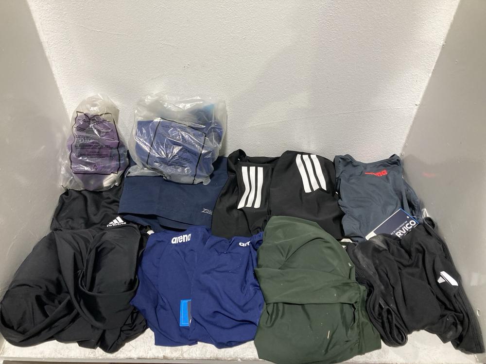 Lot 1545  
            Chesterfield SR47 - Parcel Delivery Only 

                
BOX OF ASSORTED ITEMS TO INCLUDE CARVICA SWIMSUIT SIZE 32 (LOCATION: SR46G2)