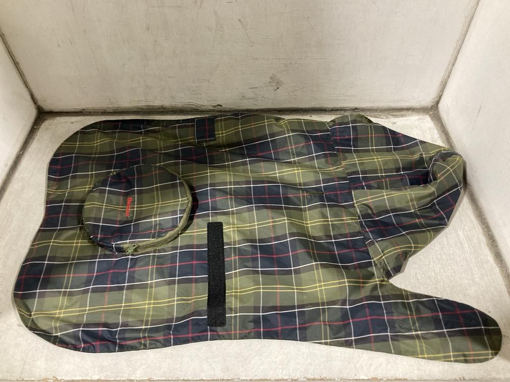 Lot 1722  
            Chesterfield SR47 - Parcel Delivery Only 

                
BARBOUR PACKABLE TARTAN DOG COAT IN SIZE L -80014 (LOCATION: SR46H1)