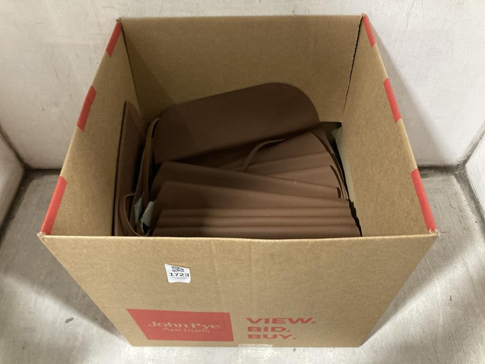 Lot 1723  
            Chesterfield SR47 - Parcel Delivery Only 

                
BOX OF JOHN LEWIS LEATHER WATCH ROLLS IN VARIOUS COLOURS TO INCLUDE WATCH ROLL IN...