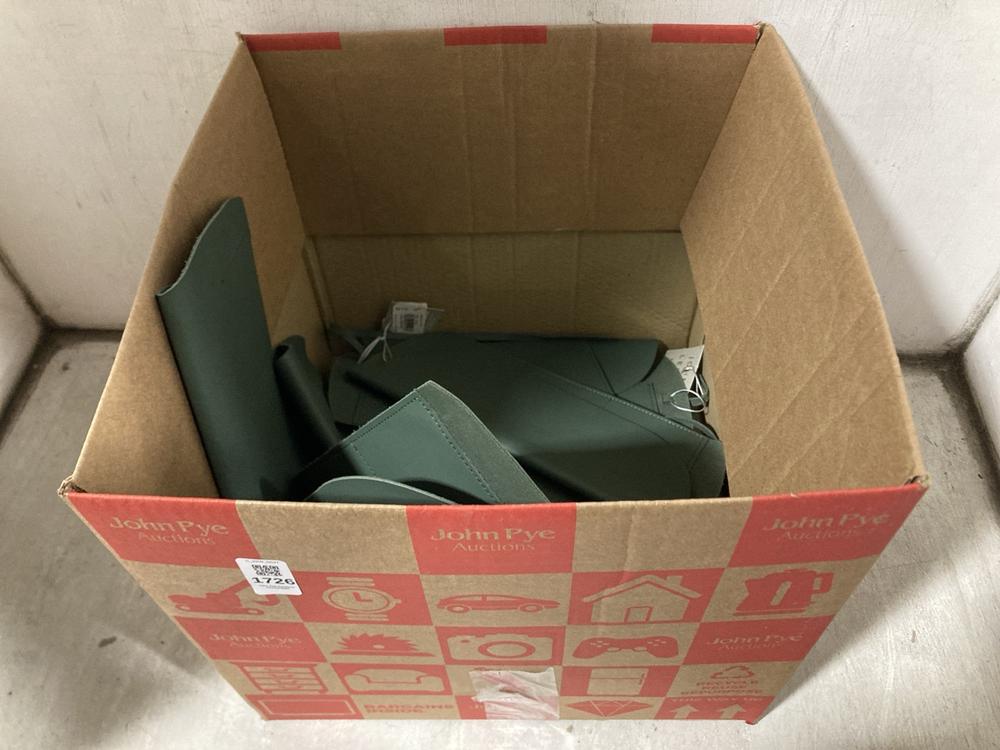 Lot 1726  
            Chesterfield SR47 - Parcel Delivery Only 

                
BOX OF JOHN LEWIS LEATHER WATCH ROLLS IN GREEN -80014 (LOCATION: SR46H1)