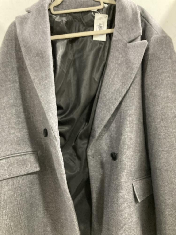 Lot 1801  
            Chesterfield SR47 - Parcel Delivery Only 

                
JOHN LEWIS BLAZER COAT IN GREY SIZE XL TO INCLUDE JOHN LEWIS LONG SLEEVE SHIRT DR...