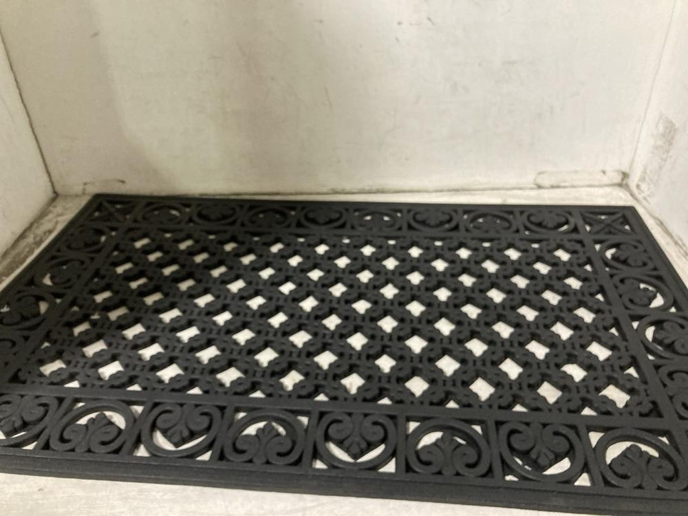 Lot 1805  
            Chesterfield SR47 - Parcel Delivery Only 

                
JOHN LEWIS SHEEPSKIN RUG IN WHITE TO INCLUDE DOORMAT IN BLACK -350022 (LOCATION: ...