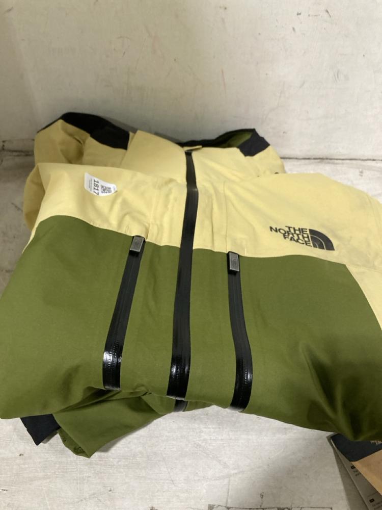 Lot 1817  
            Chesterfield SR47 - Parcel Delivery Only 

                
THE NORTH FACE WATERPOOF COAT IN GREEN/YELLOW SIZE M (ZIP BROKE) (LOCATION: SR46 H3)