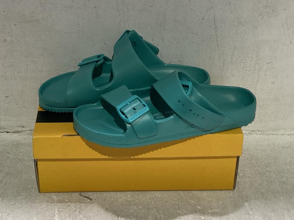 Lot 316  
            Chesterfield SR46 - Parcel Delivery Only 

                
9 X ASSORTED VICT PORT ADULTS SHOES TO INCLUDE VICT PORT SHOES IN LAKE BLUE - UK ...