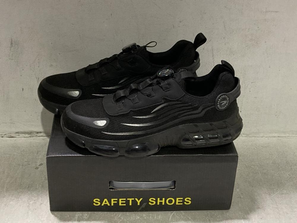 Lot 317  
            Chesterfield SR46 - Parcel Delivery Only 

                
7 X ASSORTED ADULTS SAFETY SHOES TO INCLUDE SAFETY SHOES 266D SHOES IN BLACK - UK...