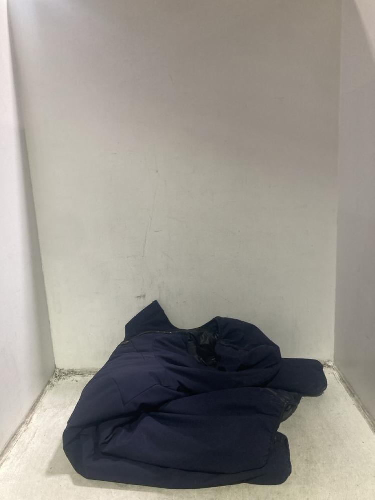 Lot 318  
            Chesterfield SR46 - Parcel Delivery Only 

                
ICE PORT HOODED THERMAL COAT IN NAVY - SIZE UNKNOWN ORIGINAL RRP £141 (LOCATION: J3)