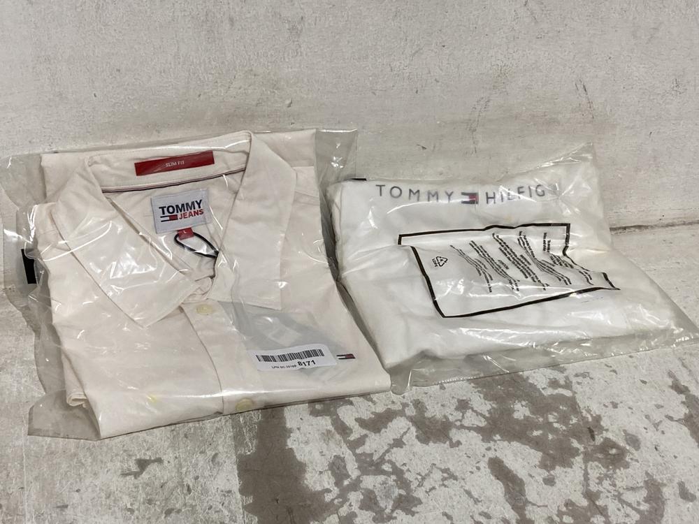 Lot 370  
            Chesterfield SR46 - Parcel Delivery Only 

                
3 X ASSORTED ADULTS TOMMY HILFIGER CLOTHING TO INCLUDE TOMMY HILFIGER 3-PACK MENS...