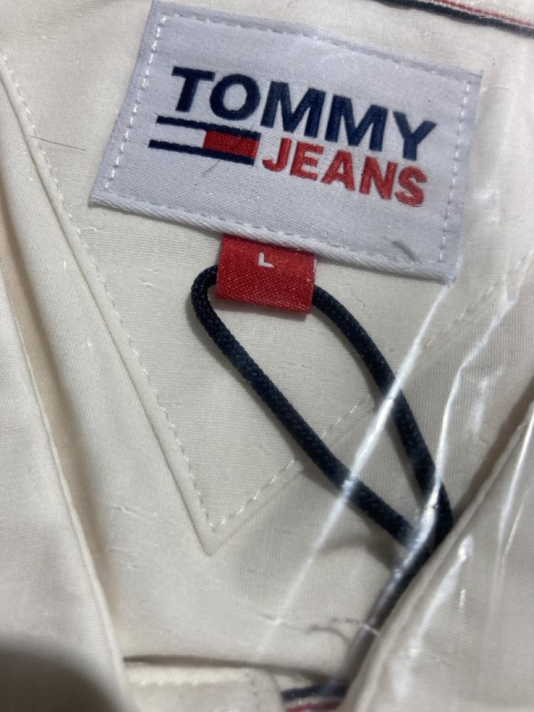 Lot 370  
            Chesterfield SR46 - Parcel Delivery Only 

                
3 X ASSORTED ADULTS TOMMY HILFIGER CLOTHING TO INCLUDE TOMMY HILFIGER 3-PACK MENS...
