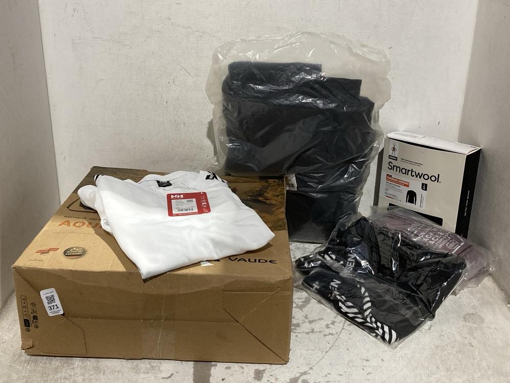 Lot 371  
            Chesterfield SR46 - Parcel Delivery Only 

                
QTY OF ASSORTED ADULTS CLOTHING TO INCLUDE SMARTWOOL THERMAL MERINO BASE LAYER TO...