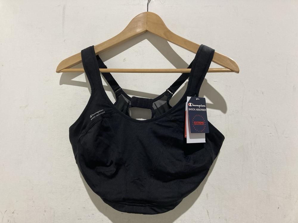 Lot 373  
            Chesterfield SR46 - Parcel Delivery Only 

                
5 X ASSORTED ADULTS CHAMPION CLOTHING TO INCLUDE CHAMPION SPORTS BRA IN BLACK - U...