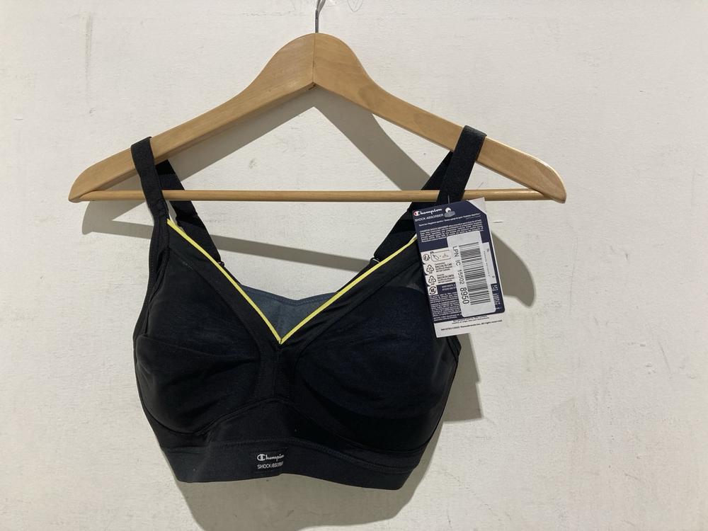 Lot 373  
            Chesterfield SR46 - Parcel Delivery Only 

                
5 X ASSORTED ADULTS CHAMPION CLOTHING TO INCLUDE CHAMPION SPORTS BRA IN BLACK - U...