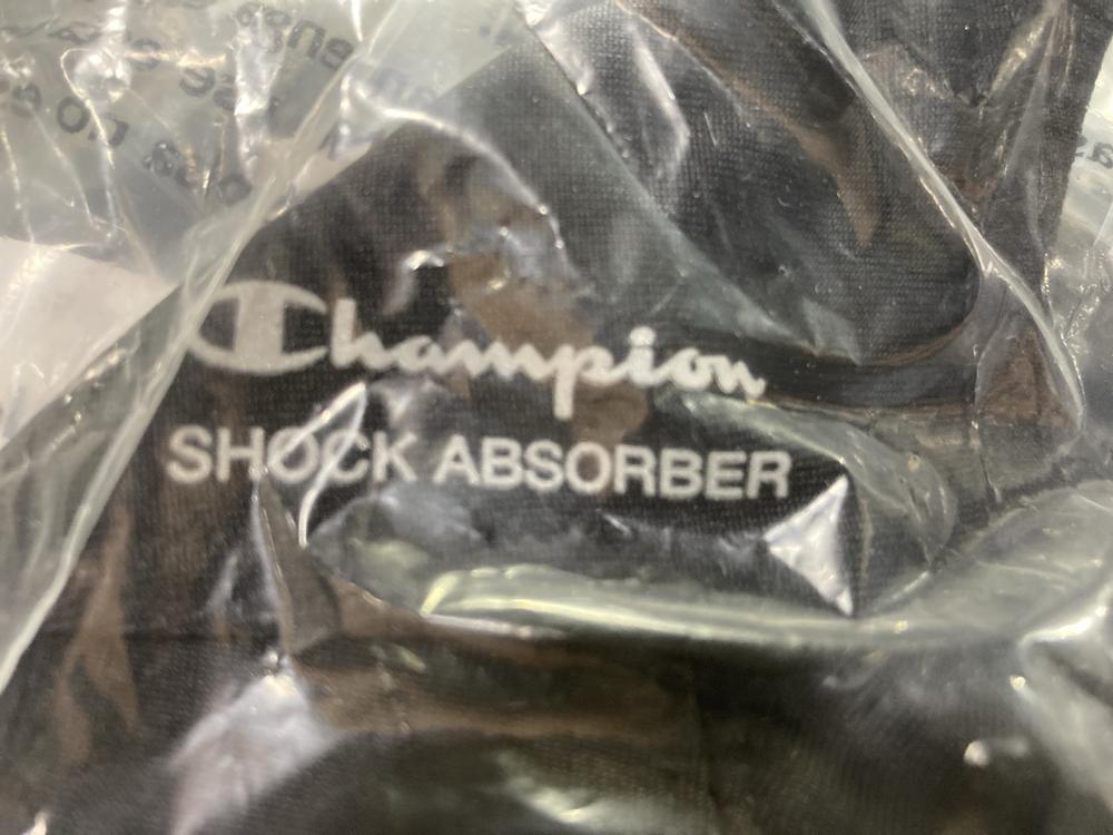 Lot 373  
            Chesterfield SR46 - Parcel Delivery Only 

                
5 X ASSORTED ADULTS CHAMPION CLOTHING TO INCLUDE CHAMPION SPORTS BRA IN BLACK - U...