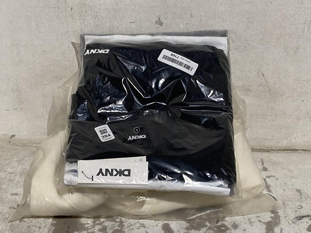 Lot 384  
            Chesterfield SR46 - Parcel Delivery Only 

                
G-STAR RAW FLEECE-LINED HOODIE IN CREAM - UK SIZE XL TO INCLUDE DKNY 3-PACK TSHIR...