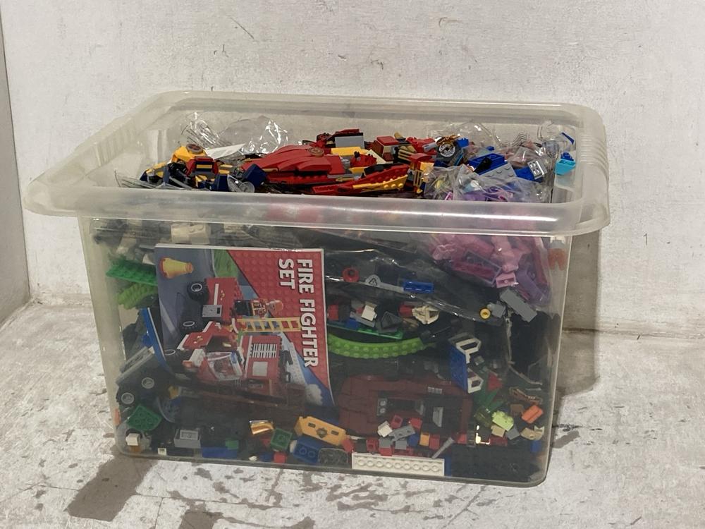 Lot 392  
            Chesterfield SR46 - Parcel Delivery Only 

                
PLASTIC STORAGE TUB OF ASSORTED LEGO (LOCATION: J5)