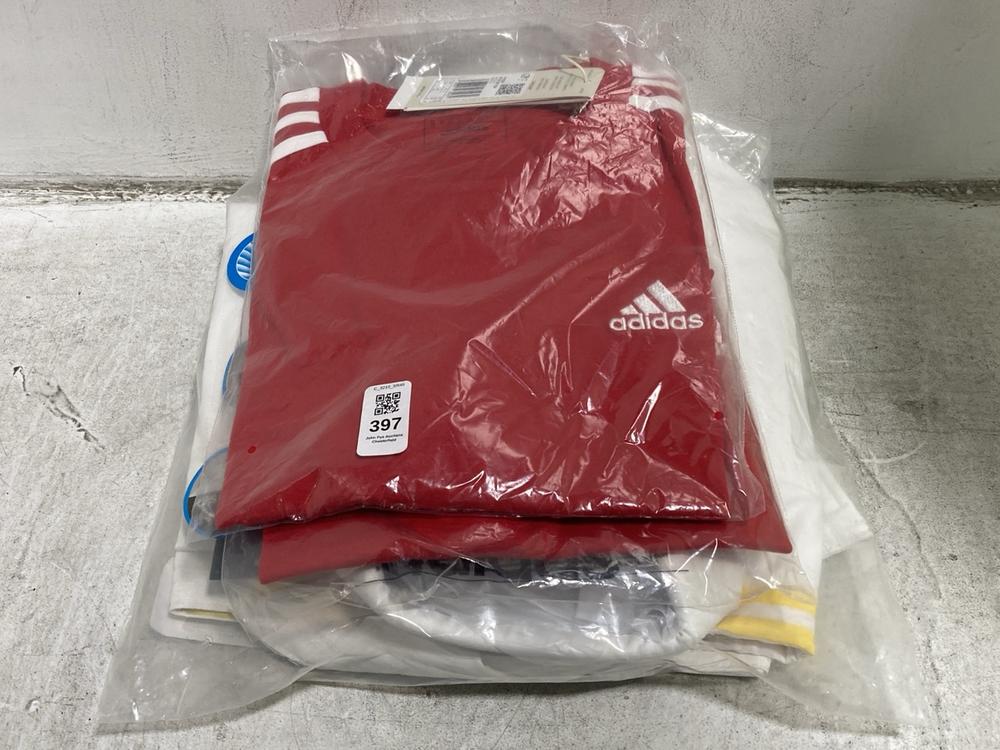 Lot 397  
            Chesterfield SR46 - Parcel Delivery Only 

                
3 ASSORTED ADIDAS CLOTHING ITEMS TO INCLUDE ADIDAS TEE SHIRT IN RED SIZE XS (LOCA...