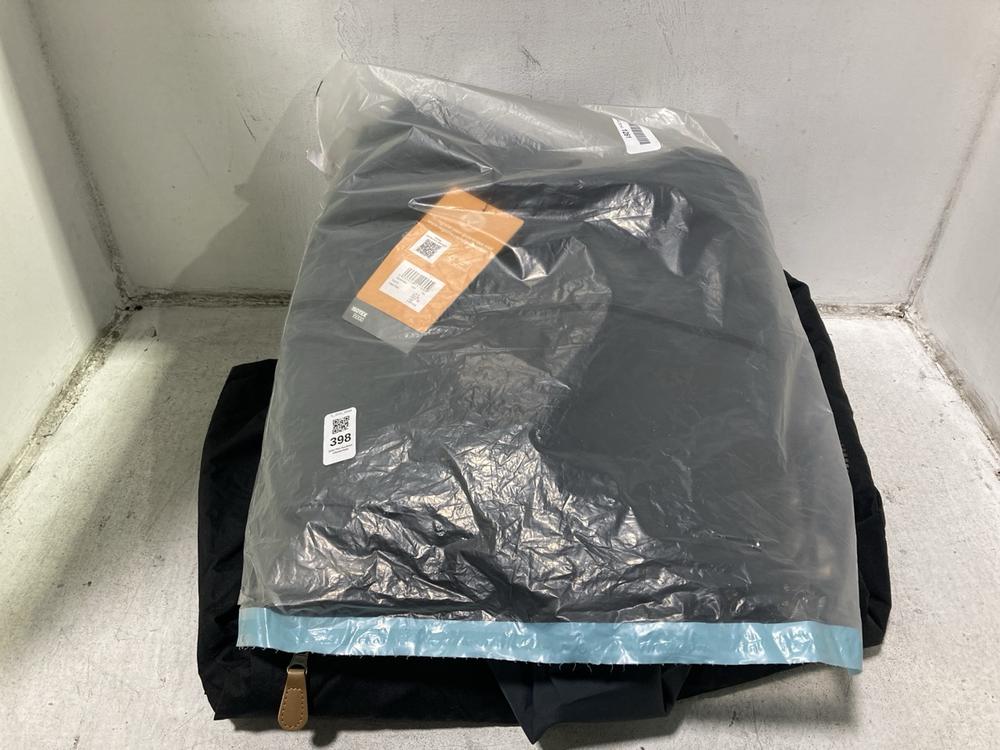 Lot 398  
            Chesterfield SR46 - Parcel Delivery Only 

                
TRESPASS WOMEN'S JACKET IN BLACK SIZE L TO INCLUDE REGATTA OUTDOORS JACKET IN GRE...