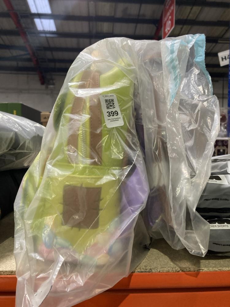 Lot 399  
            Chesterfield SR46 - Parcel Delivery Only 

                
KIDS DISNEY LOUNGEFLY SNOW WHITE :DIAMOND DOPEY BACKPACK (LOCATION: I2)