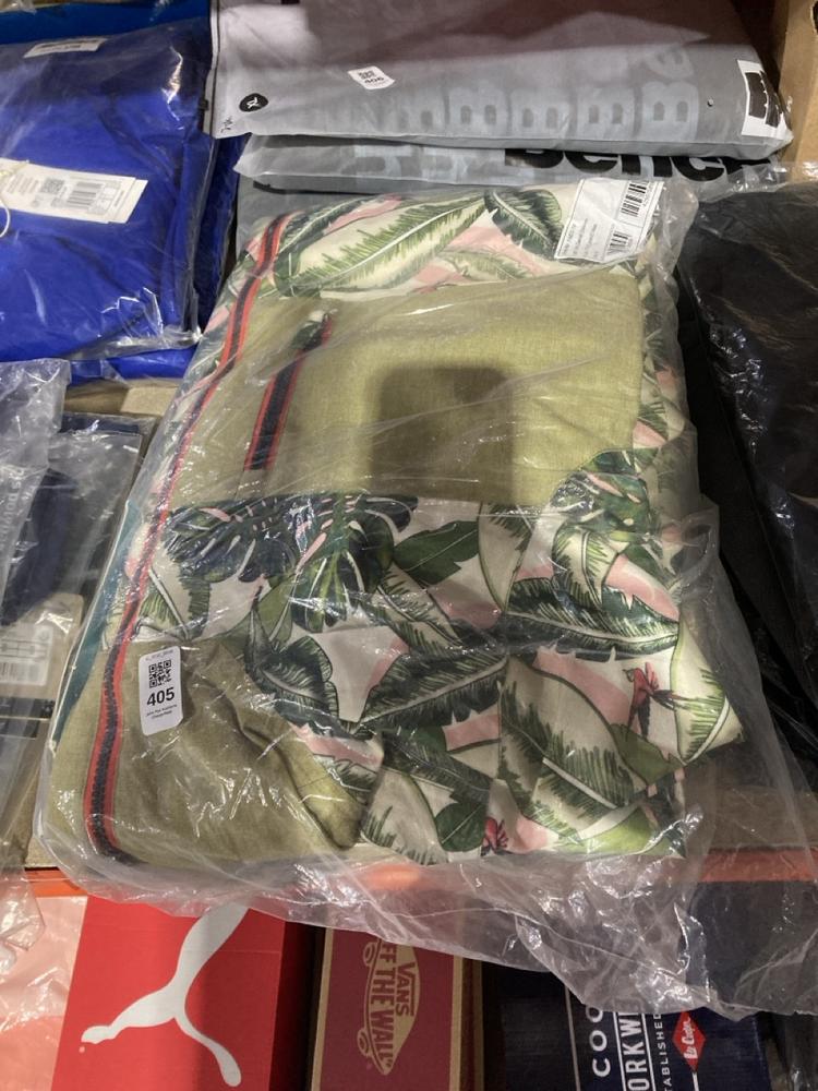 Lot 405  
            Chesterfield SR46 - Parcel Delivery Only 

                
THE LIGHT CORP LIGHT GIRLS OVERALL DOLORES SIZE M MULTI-COLOUR (LOCATION: I2)