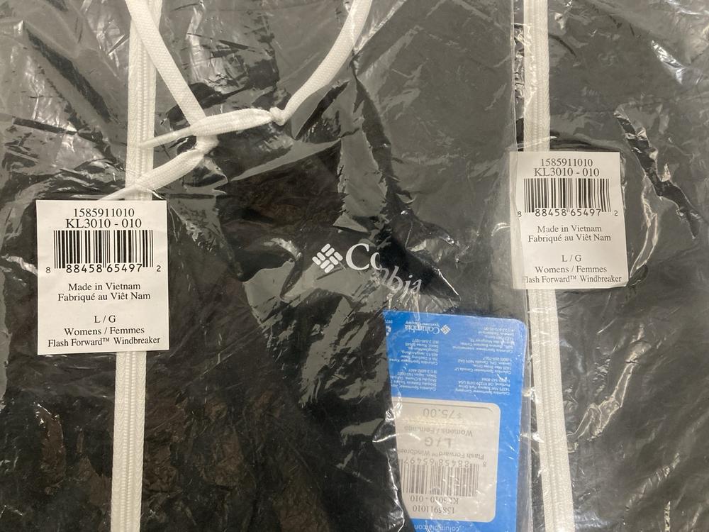 Lot 407  
            Chesterfield SR46 - Parcel Delivery Only 

                
3 X ASSORTED COLUMBIA CLOTHING ITEMS TO INCLUDE COLUMBIA JACKET IN BLACK SIZE L (...