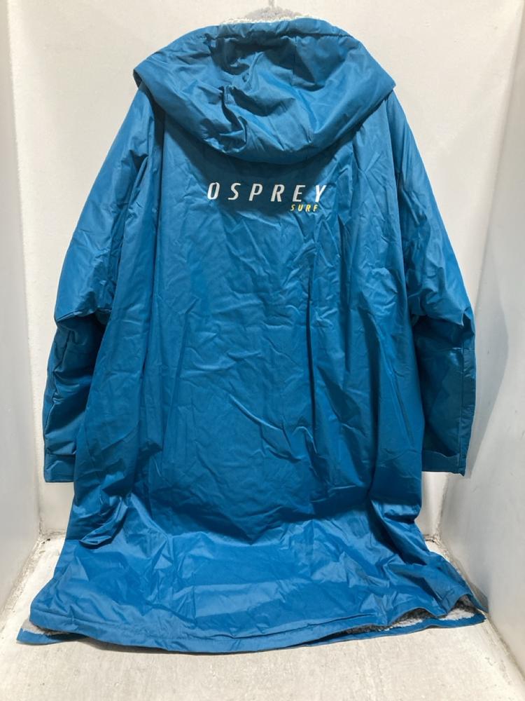 Lot 410  
            Chesterfield SR46 - Parcel Delivery Only 

                
OSPREY CHANGING ROBE IN TEAL SIZE L (LOCATION: I2)