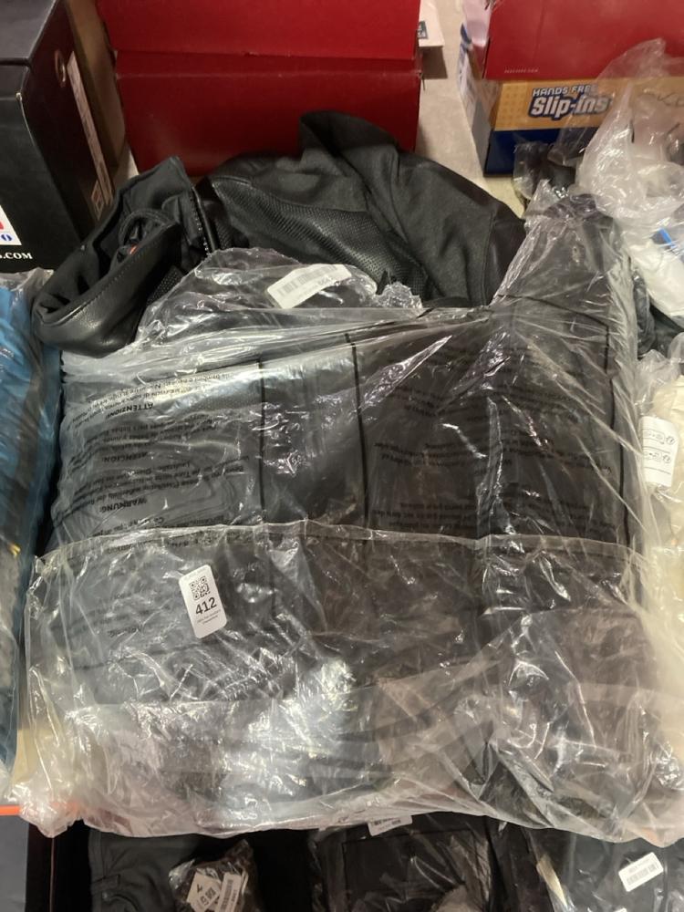 Lot 412  
            Chesterfield SR46 - Parcel Delivery Only 

                
MOTORBIKE PROTECTIVE JACKET IN BLACK SIZE XL (LOCATION: I2)
