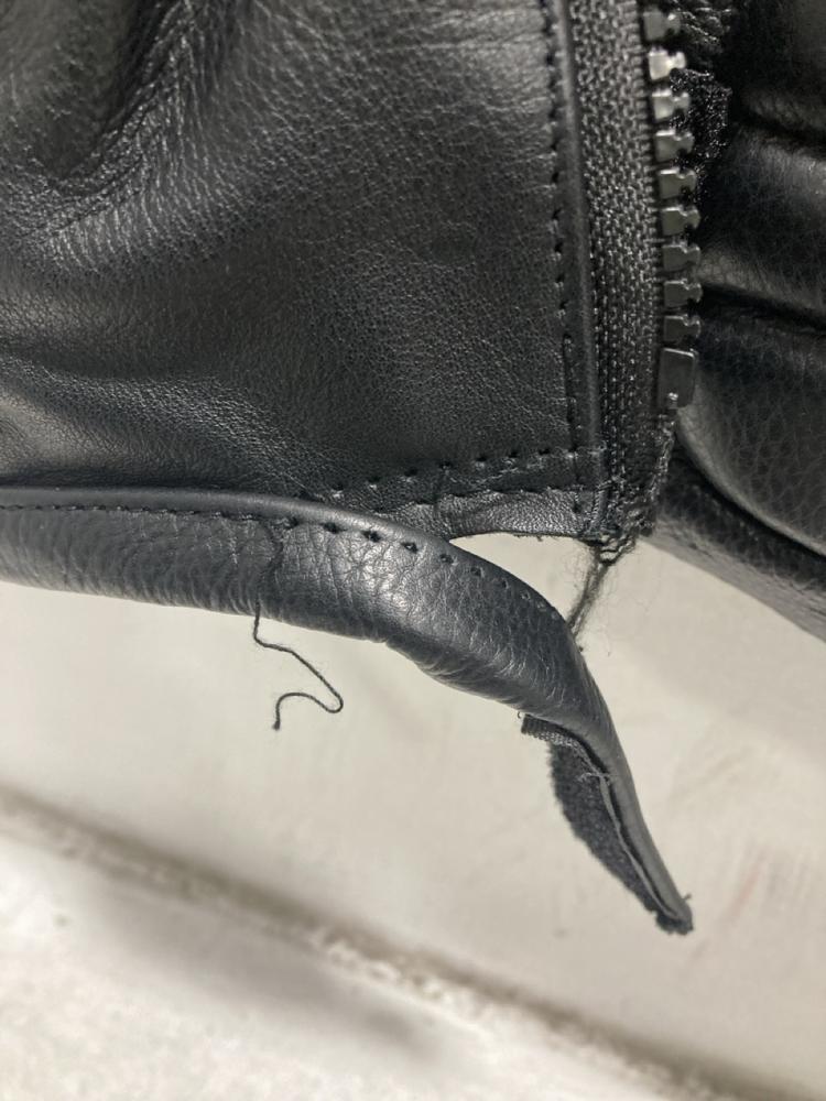 Lot 412  
            Chesterfield SR46 - Parcel Delivery Only 

                
MOTORBIKE PROTECTIVE JACKET IN BLACK SIZE XL (LOCATION: I2)