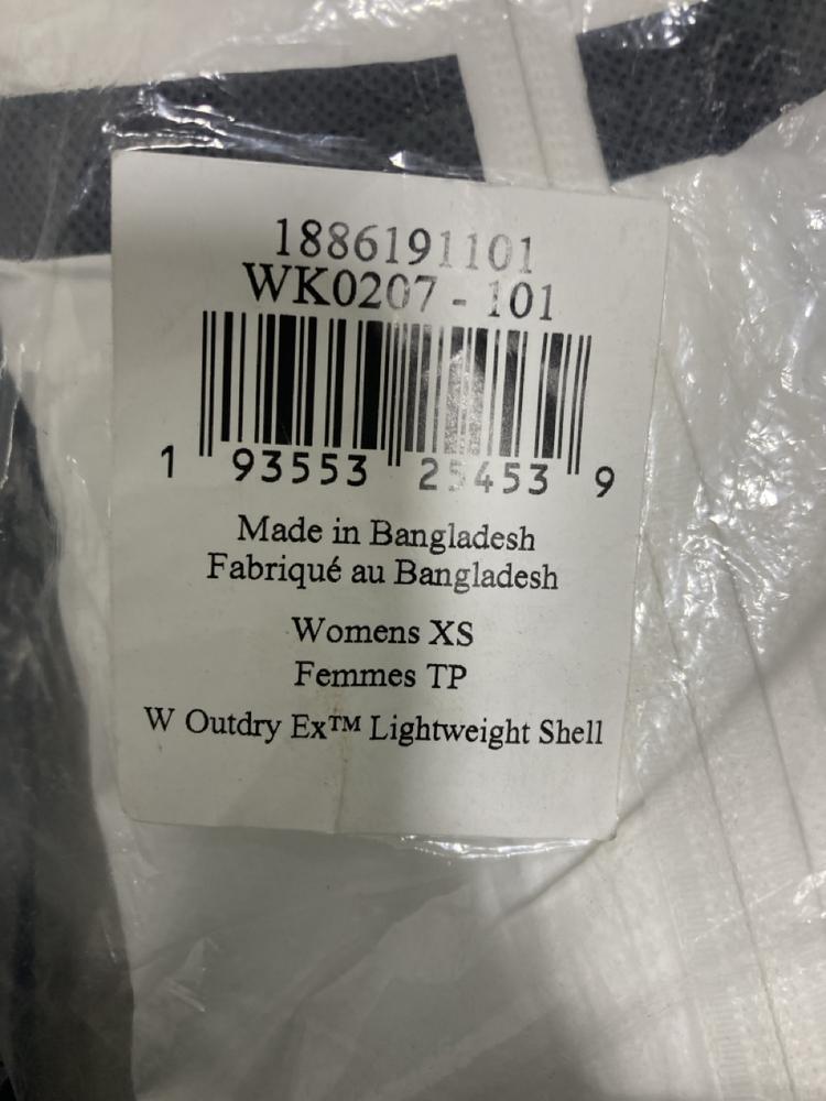 Lot 414  
            Chesterfield SR46 - Parcel Delivery Only 

                
3 X ASSORTED CLOTHING ITEMS TO INCLUDE COLUMBIA UNISEX HAT IN BLACK ONE SIZE (LOC...