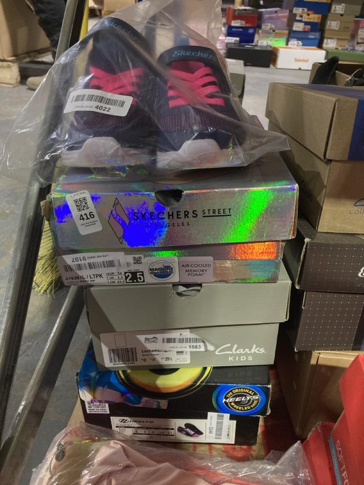 Lot 416  
            Chesterfield SR46 - Parcel Delivery Only 

                
4 X ASSORTED SHOES TO INCLUDE SKECHERS KIDS SHOES IN PURPLE SIZE 4 (LOCATION: I2)