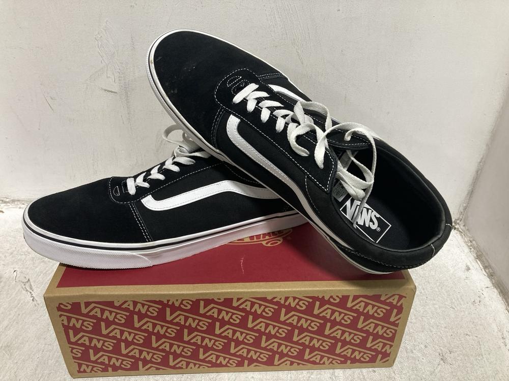 Lot 419  
            Chesterfield SR46 - Parcel Delivery Only 

                
VANS CHECKER SHOES IN BLACK SIZE 5 TO INCLUDE VANS WARD SHOES IN BLACK SIZE 14 (L...