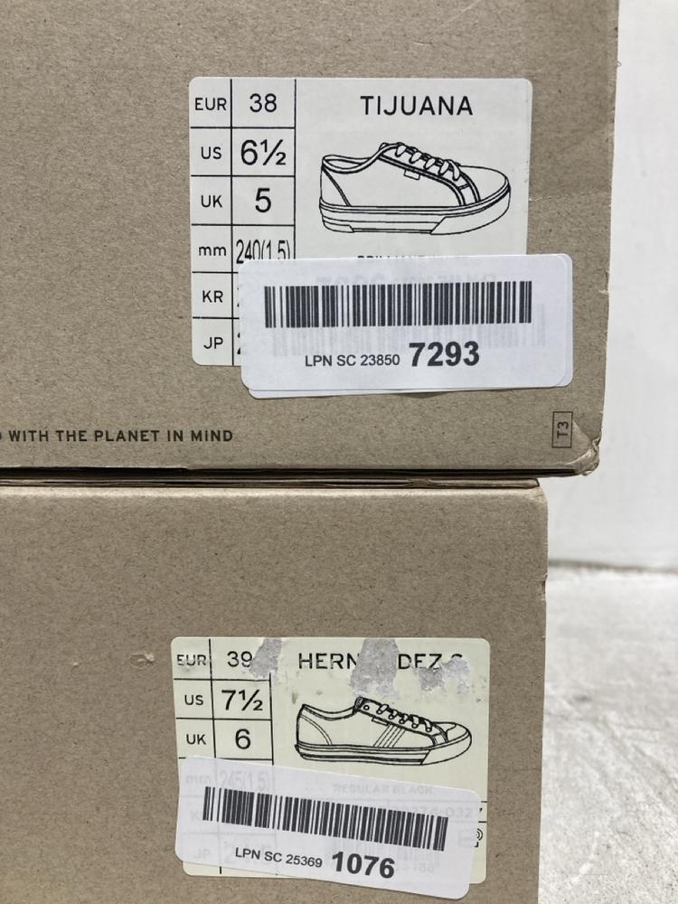 Lot 422  
            Chesterfield SR46 - Parcel Delivery Only 

                
LEVI'S TIJUANA SHOES IN WHITE SIZE 5 TO INCLUDE LEVI'S HERNANDEZ SHOES IN BLACK S...