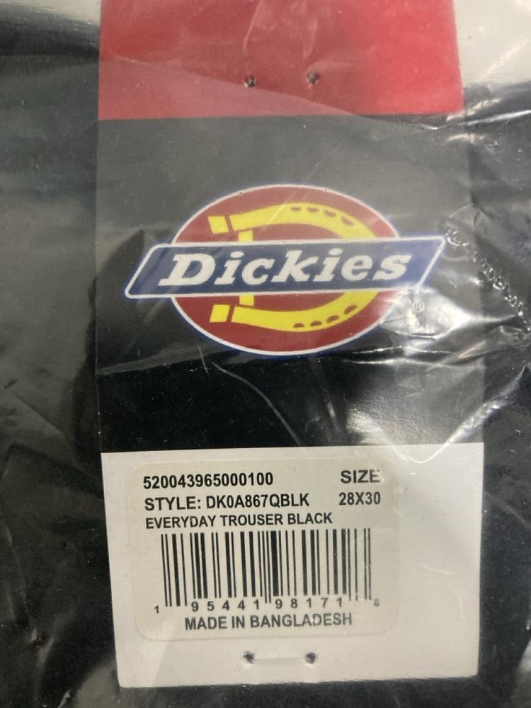 Lot 423  
            Chesterfield SR46 - Parcel Delivery Only 

                
4 X ASSORTED ADULTS WORK WEAR TO INCLUDE DICKIES WORK TROUSERS IN BLACK - UK SIZE...