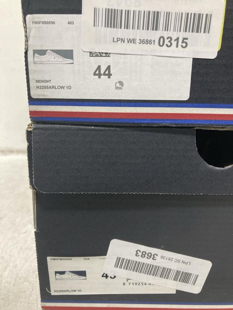 Lot 425  
            Chesterfield SR46 - Parcel Delivery Only 

                
TOMMY HILFIGER LACE-UP SNEAKERS IN NAVY - UK SIZE 10 TO INCLUDE TOMMY HILFIGER LA...